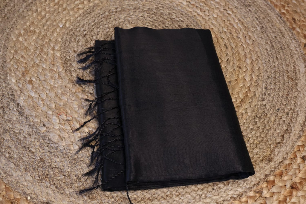 Handloom cotton Tissue Zari with blouse. Lightweight, comfortable all day. Easy to drape.