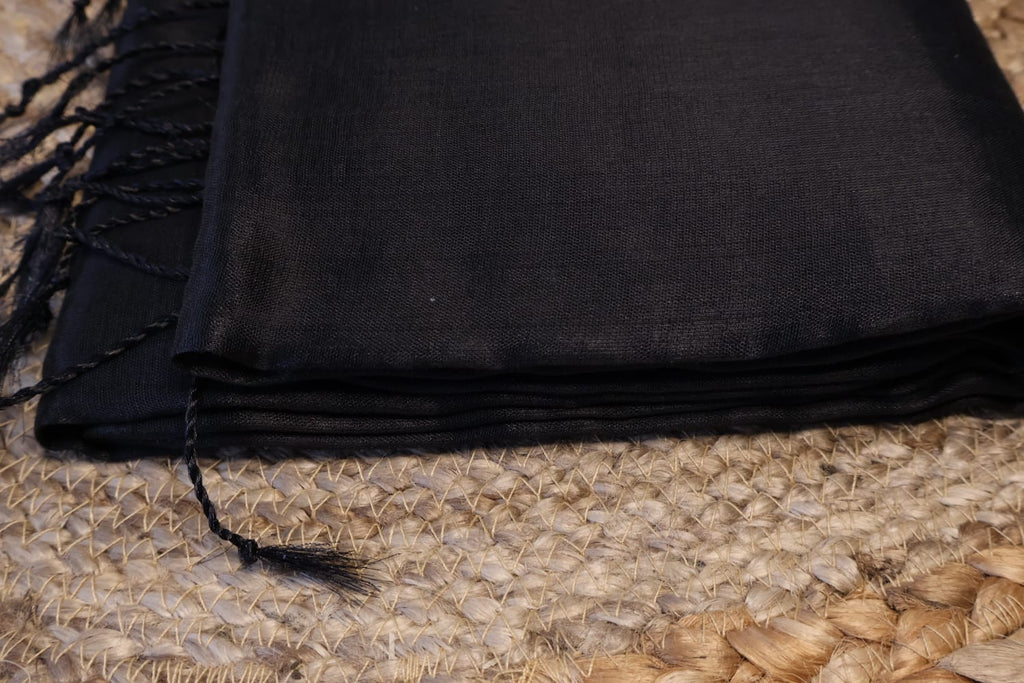 Handloom cotton Tissue Zari with blouse. Lightweight, comfortable all day. Easy to drape.