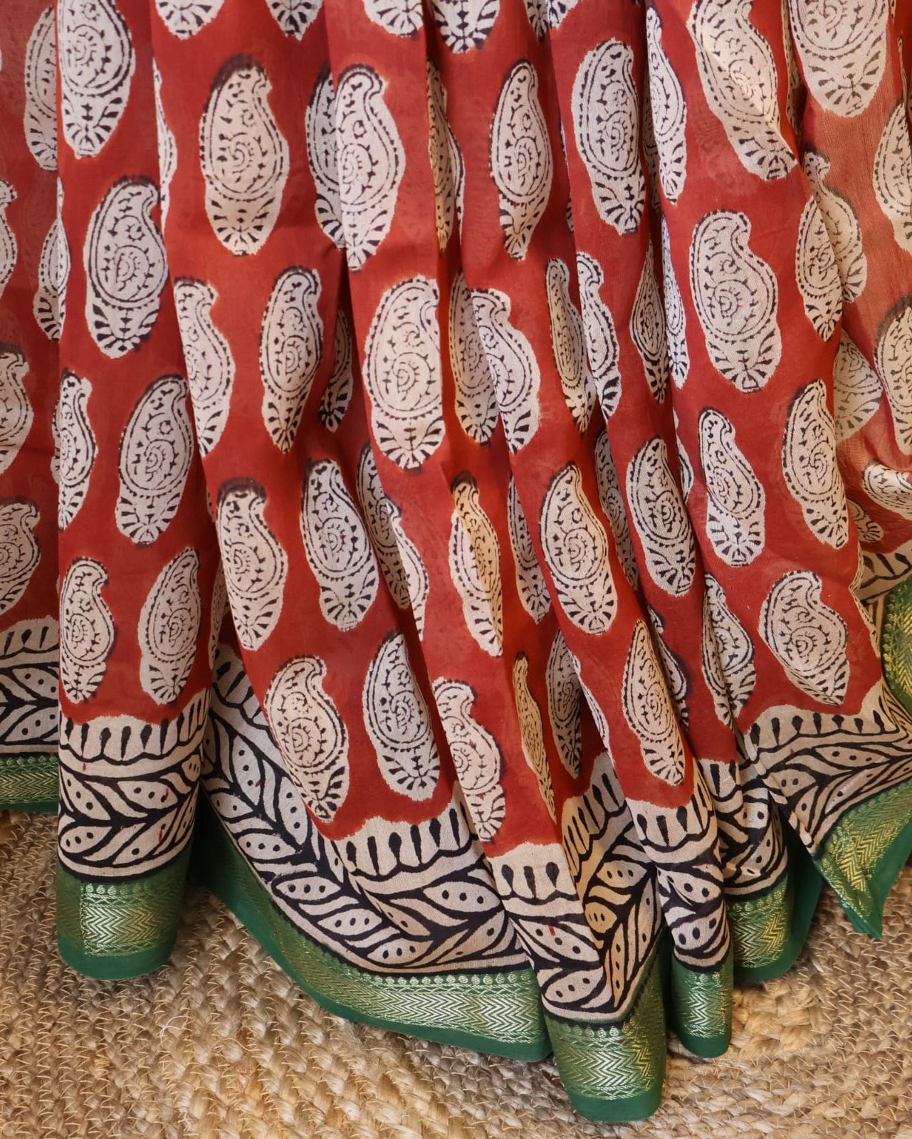 Cream Base & Red Design Saree with matching blouse - 100% Pure Maheshwari Handloom Silk