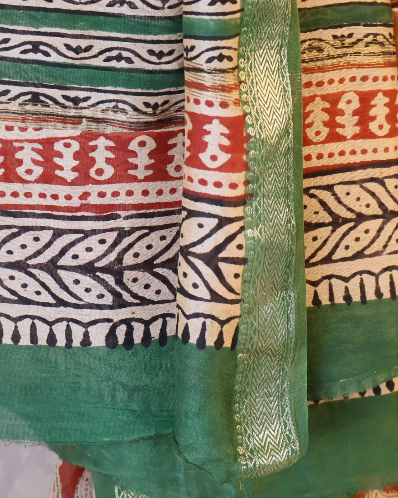 Cream Base & Red Design Saree with matching blouse - 100% Pure Maheshwari Handloom Silk