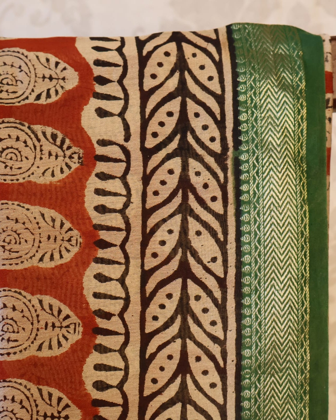 Cream Base & Red Design Saree with matching blouse - 100% Pure Maheshwari Handloom Silk