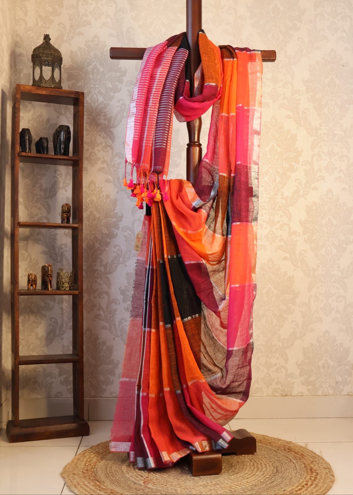 Pure Linen  Saree with blouse – Elegant, Professional & Handwoven Light weight easy to drape. Comfortable all day .