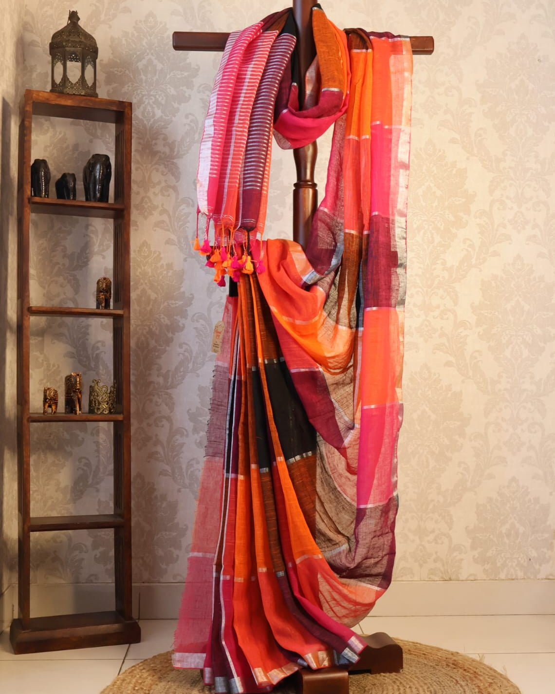 Pure Linen  Saree with blouse – Elegant, Professional & Handwoven Light weight easy to drape. Comfortable all day .