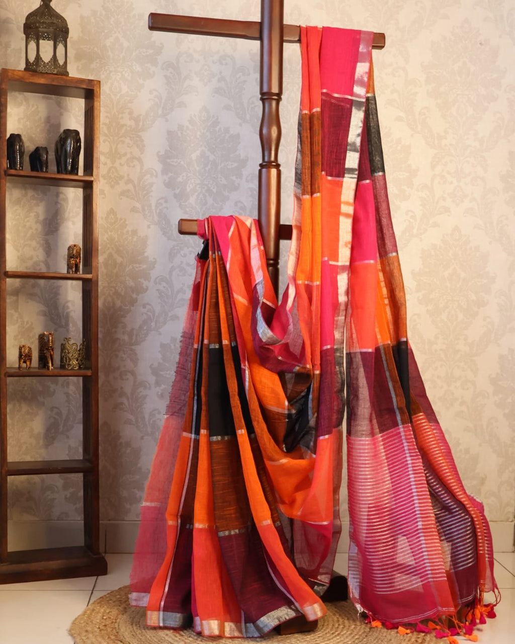 Pure Linen  Saree with blouse – Elegant, Professional & Handwoven Light weight easy to drape. Comfortable all day .