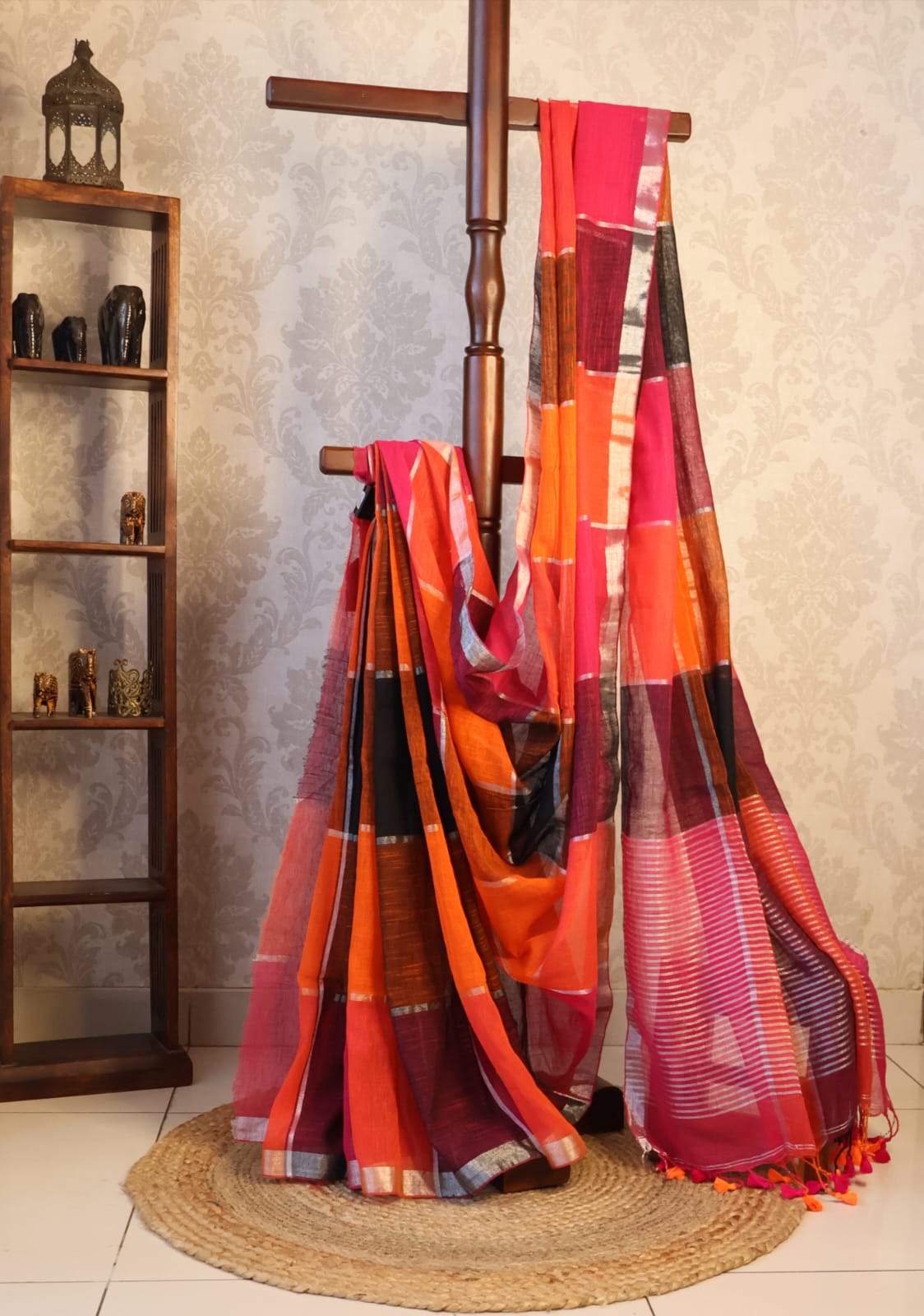 Pure Linen  Saree with blouse – Elegant, Professional & Handwoven Light weight easy to drape. Comfortable all day .