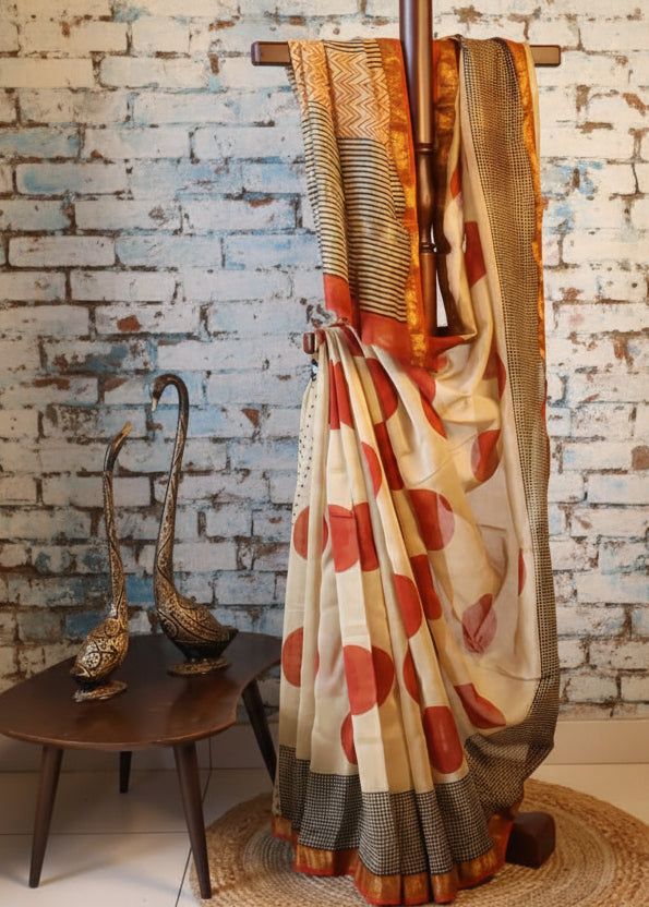 Maheshwari Handloom Silk Saree with blouse – 100% Pure Silk.  Light weight easy to drape. Comfortable all day .