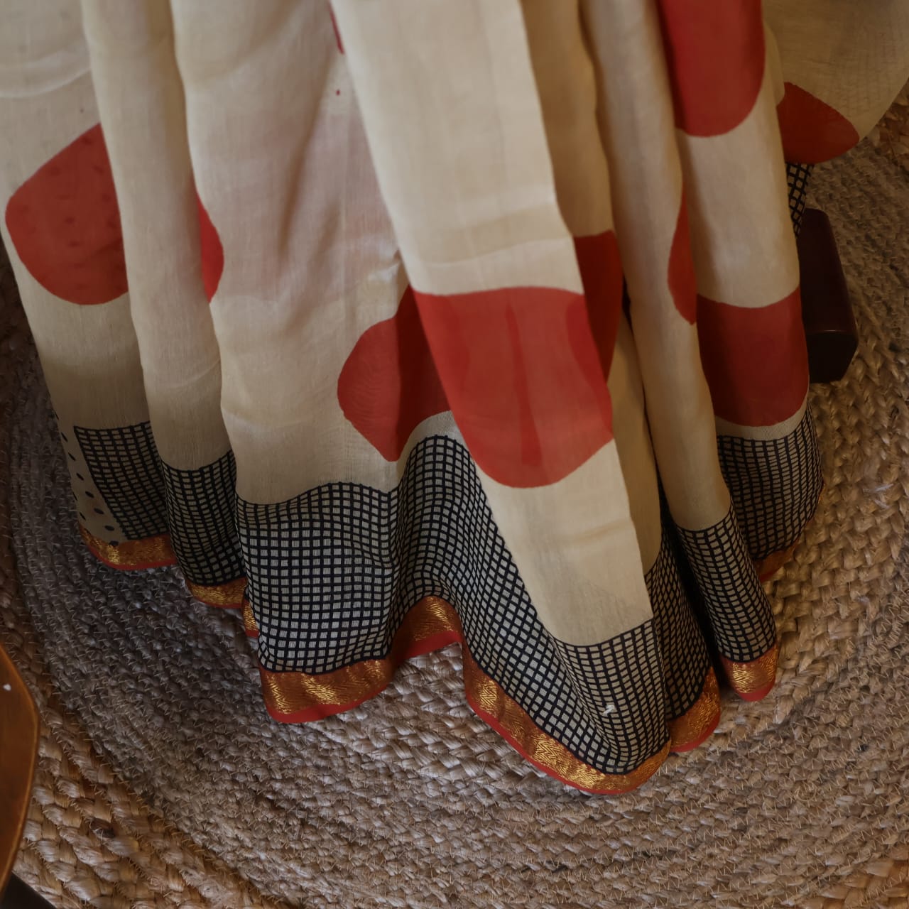 Maheshwari Handloom Silk Saree with blouse – 100% Pure Silk.  Light weight easy to drape. Comfortable all day .