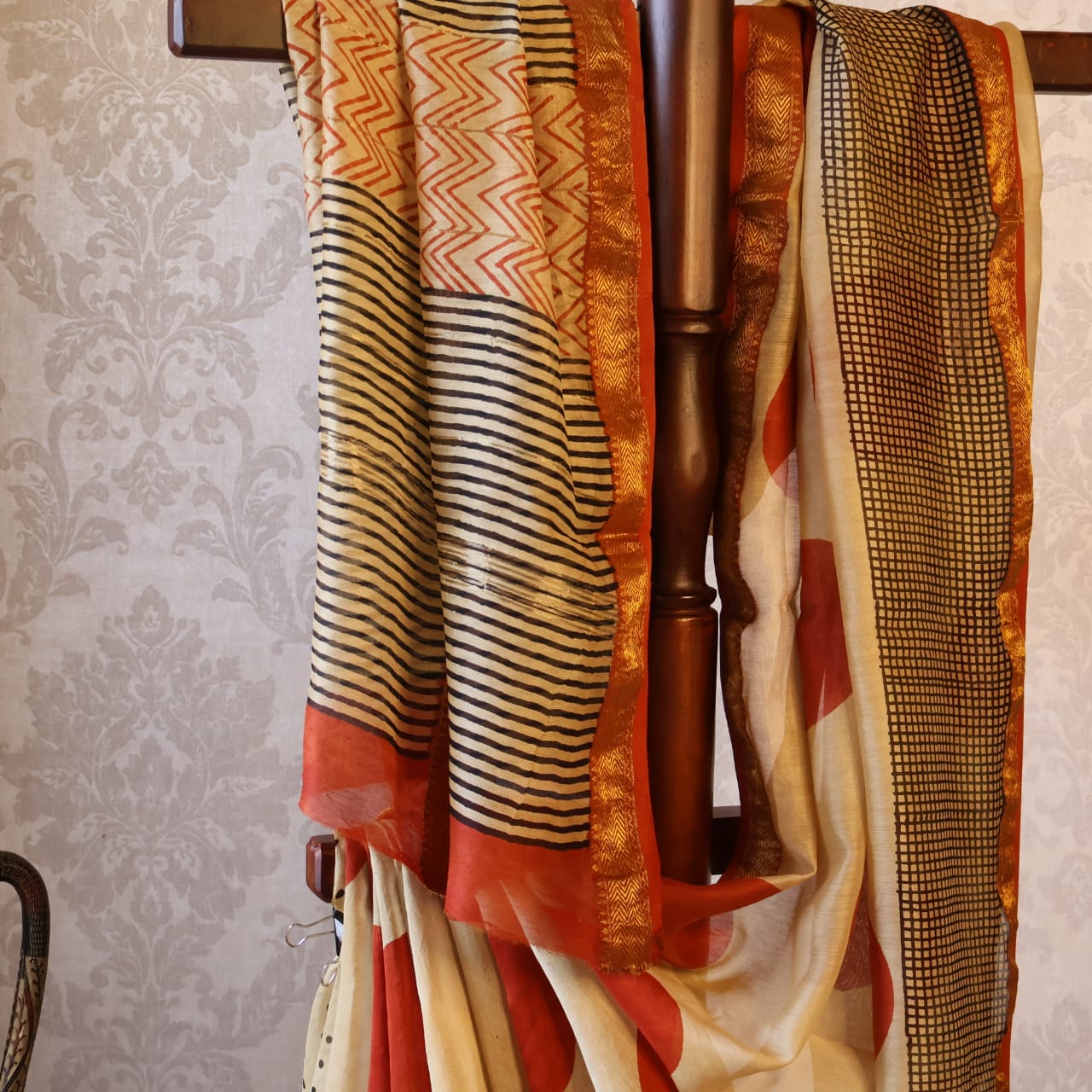 Maheshwari Handloom Silk Saree with blouse – 100% Pure Silk.  Light weight easy to drape. Comfortable all day .