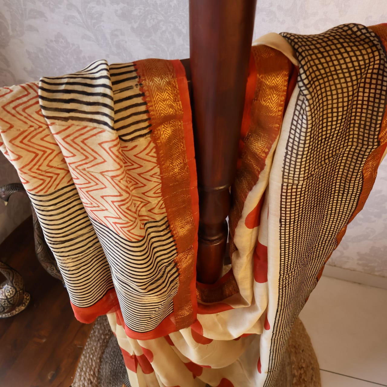 Maheshwari Handloom Silk Saree with blouse – 100% Pure Silk.  Light weight easy to drape. Comfortable all day .