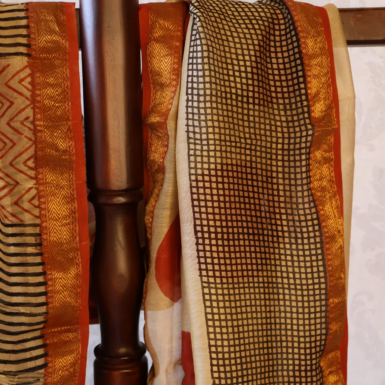 Maheshwari Handloom Silk Saree with blouse – 100% Pure Silk.  Light weight easy to drape. Comfortable all day .