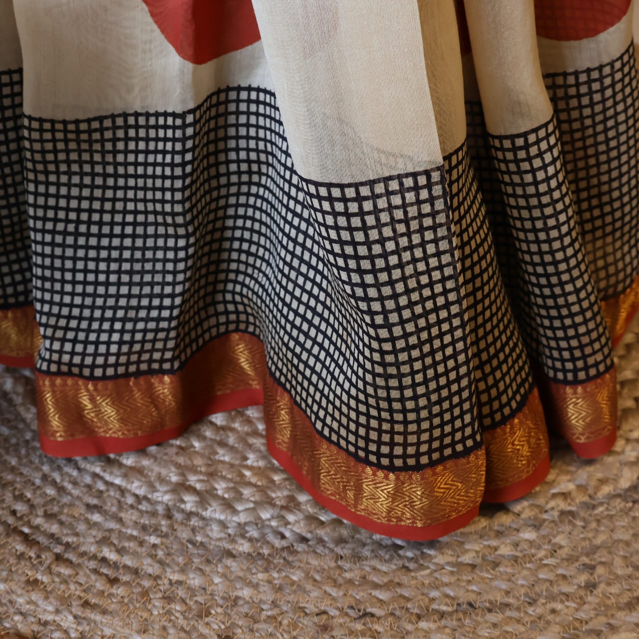 Maheshwari Handloom Silk Saree with blouse – 100% Pure Silk.  Light weight easy to drape. Comfortable all day .