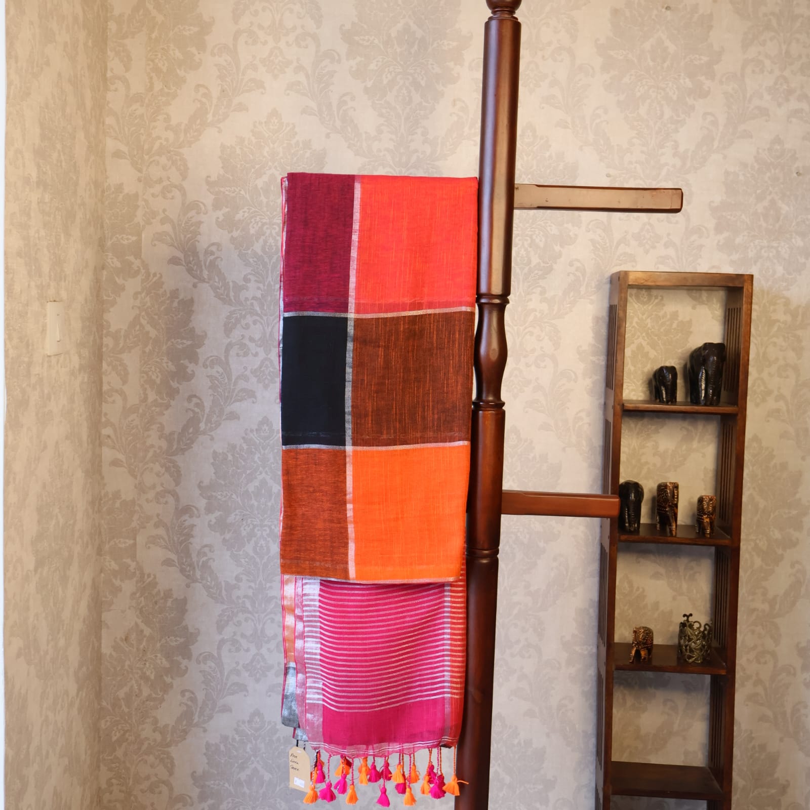 Pure Linen  Saree with blouse – Elegant, Professional & Handwoven Light weight easy to drape. Comfortable all day .