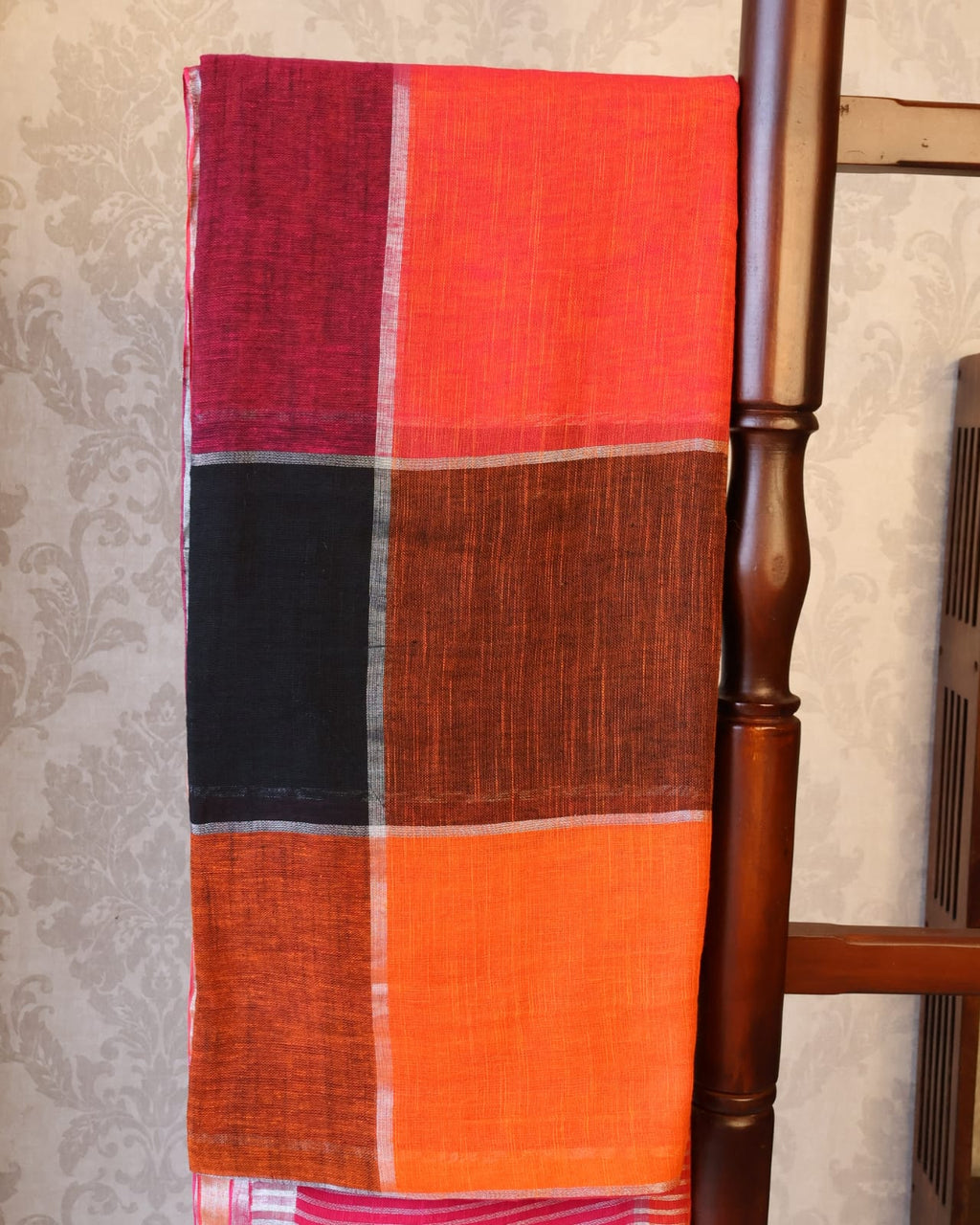 Pure Linen  Saree with blouse – Elegant, Professional & Handwoven Light weight easy to drape. Comfortable all day .