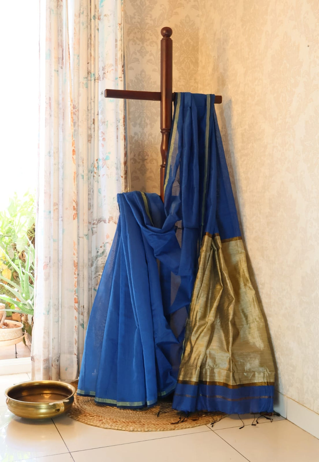 Ghicha Handloom  raw silk Matka Sarees with blouse. Light weight easy to drape. Comfortable all day .