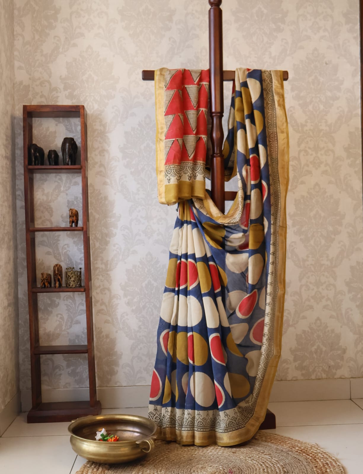 Maheshwari Handloom Silk Saree with blouse– 100% Pure Silk. Lightweight, easy to drape . Comfortable all day .