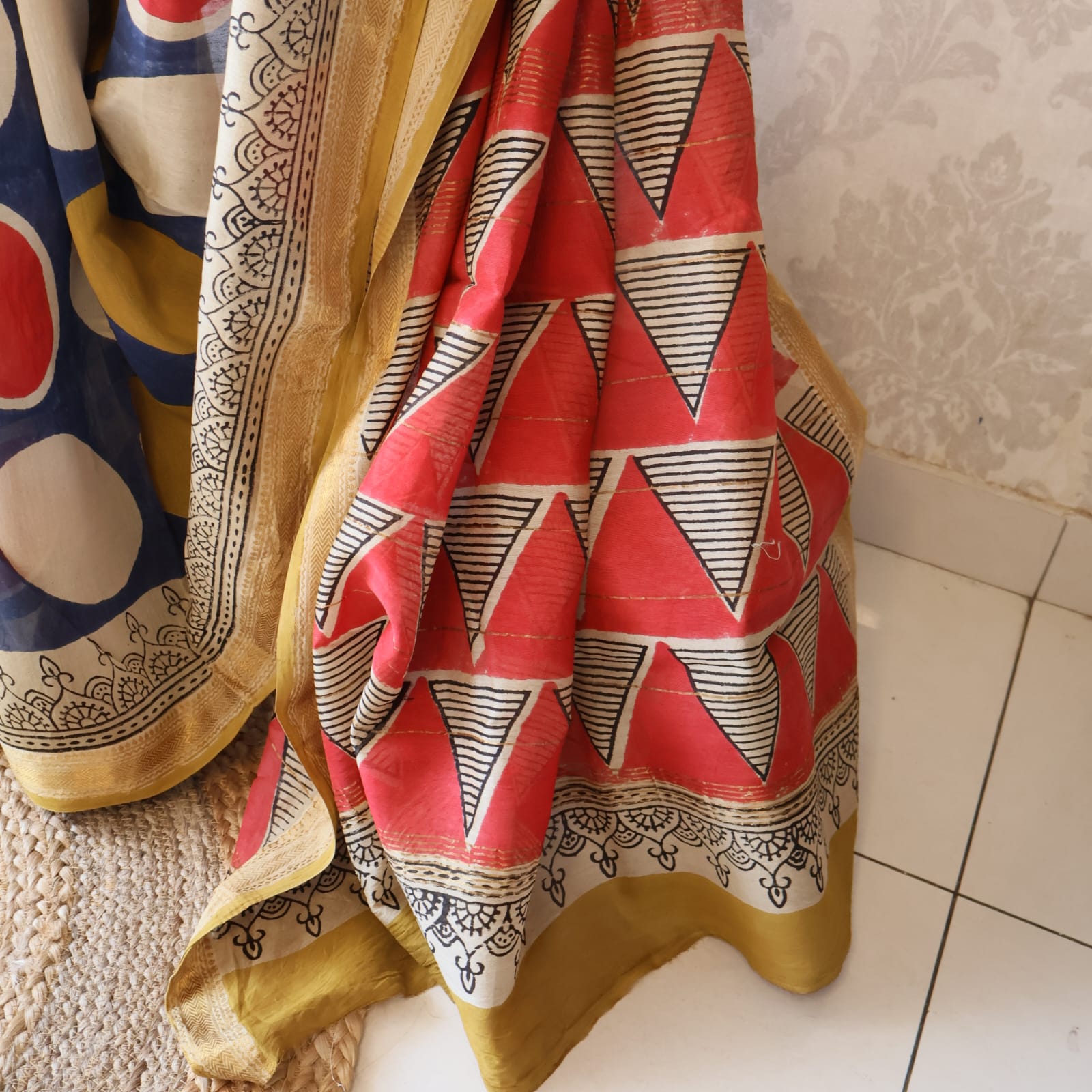 Maheshwari Handloom Silk Saree with blouse– 100% Pure Silk. Lightweight, easy to drape . Comfortable all day .