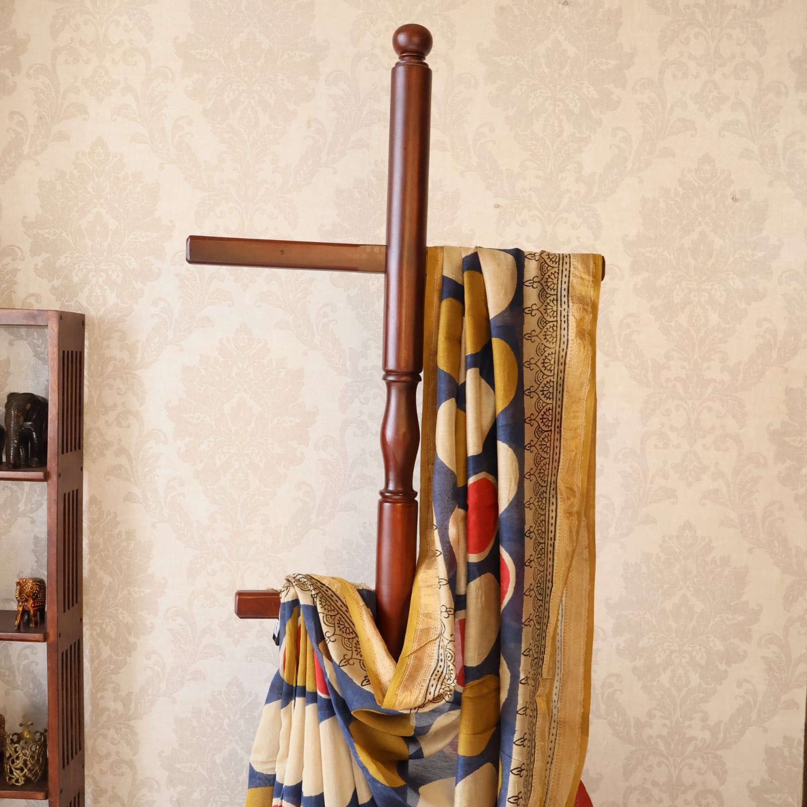 Maheshwari Handloom Silk Saree with blouse– 100% Pure Silk. Lightweight, easy to drape . Comfortable all day .