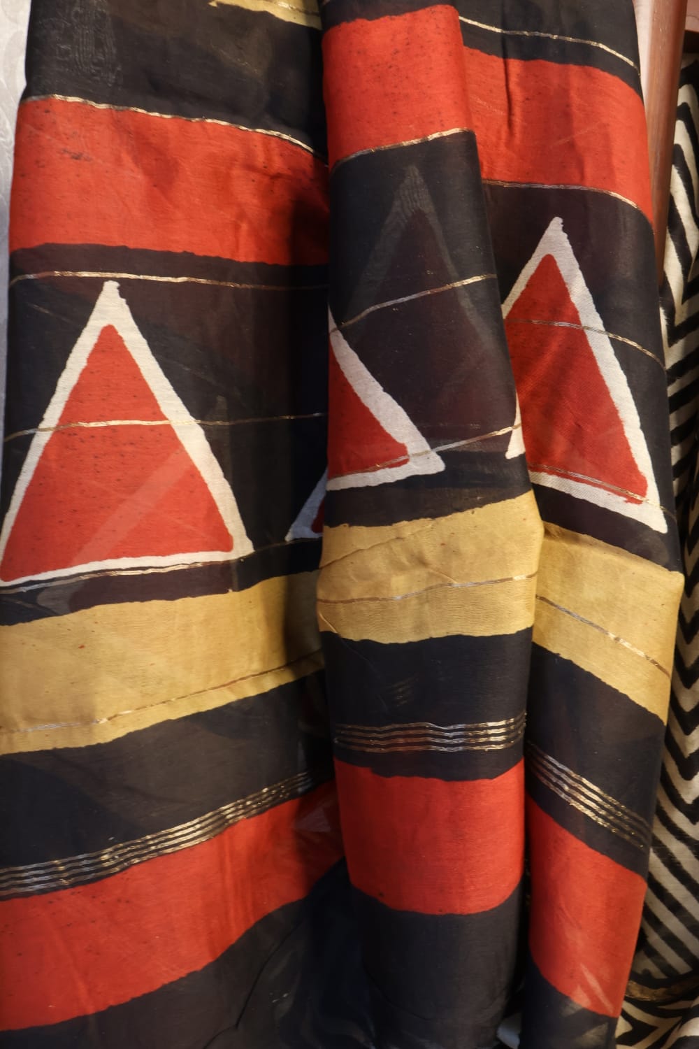 Authentic Chanderi handloom Silk Saree with blouse –  Lightweight  and comfortable all day. Easy to drape.