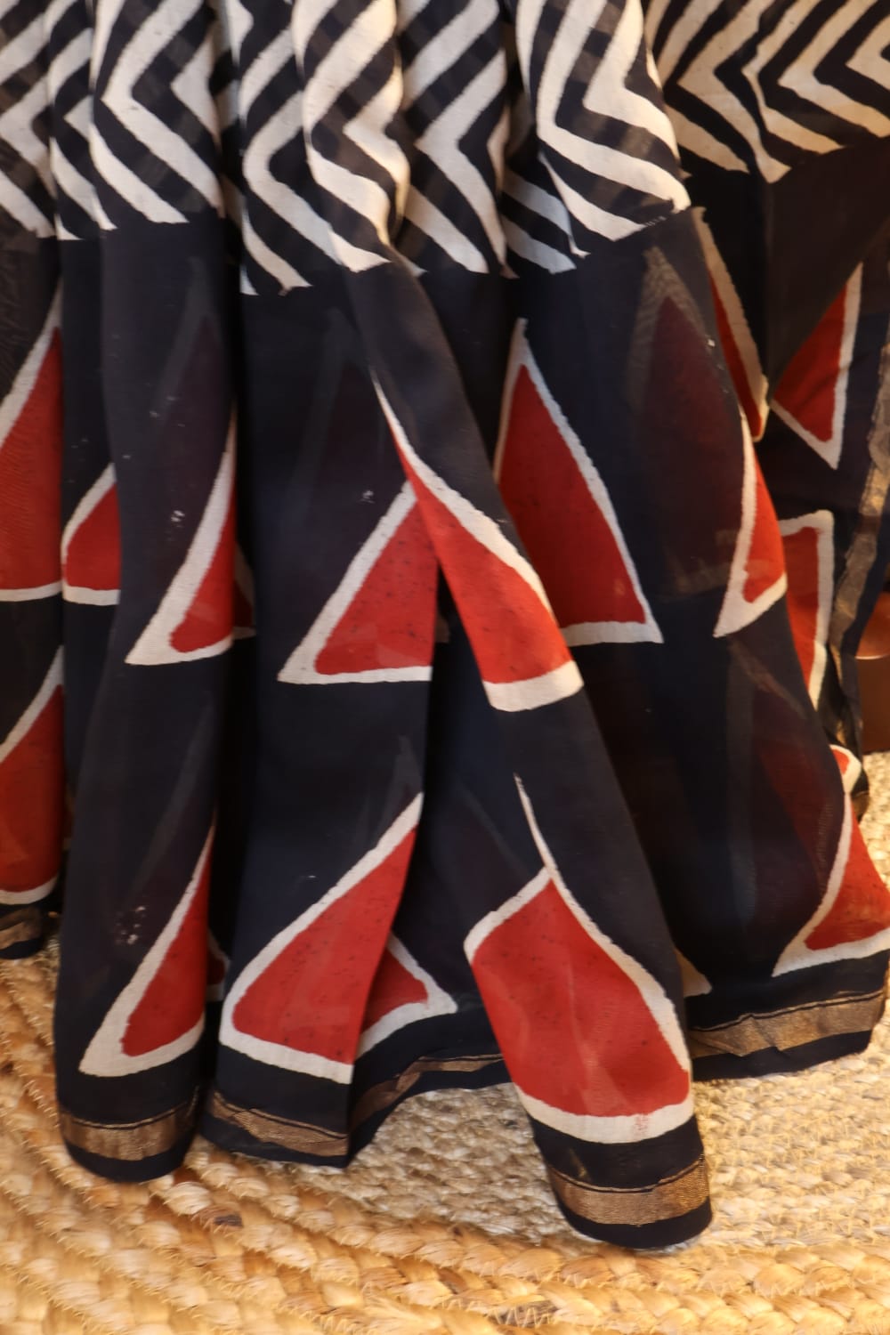 Authentic Chanderi handloom Silk Saree with blouse –  Lightweight  and comfortable all day. Easy to drape.