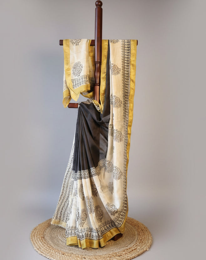 Maheshwari Handloom Silk Saree with blouse – 100% Pure Silk. Lightweight easy to drape. Comfortable all day.