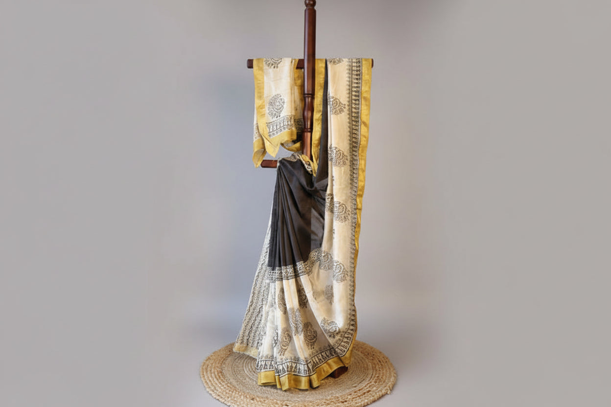 Off White with Charcoal boarder Saree with blouse - 100% Pure Maheshwari Handloom Silk