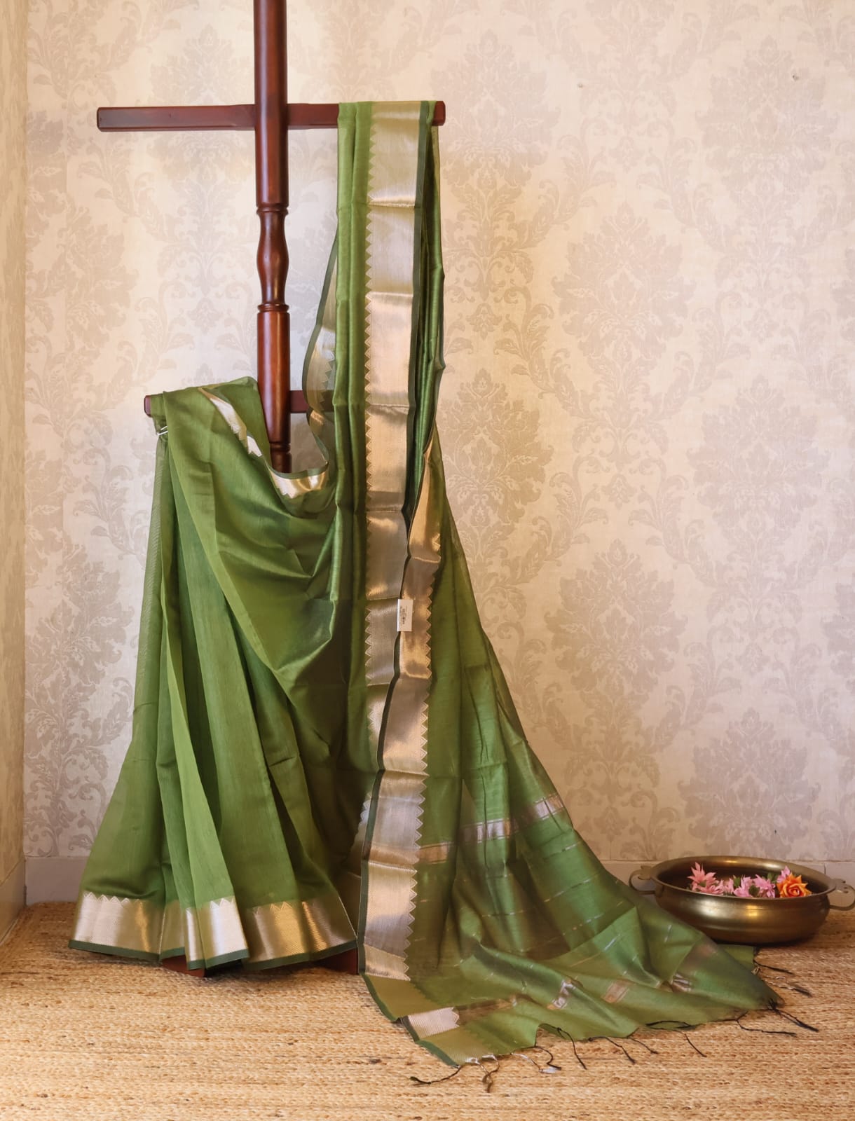 Soft Handloom Saree from Bengal with Zari with  blouse peace . Light weight easy to drape. Comfortable all day.