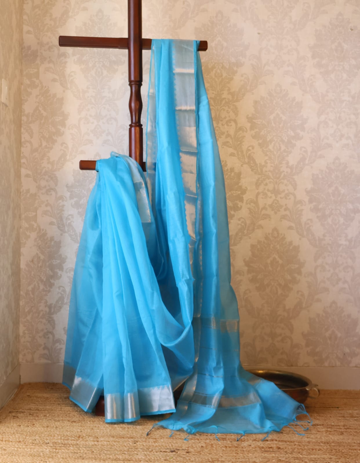 Soft Handloom Saree from Bengal with Zari with  blouse peace . Light weight easy to drape. Comfortable all day.