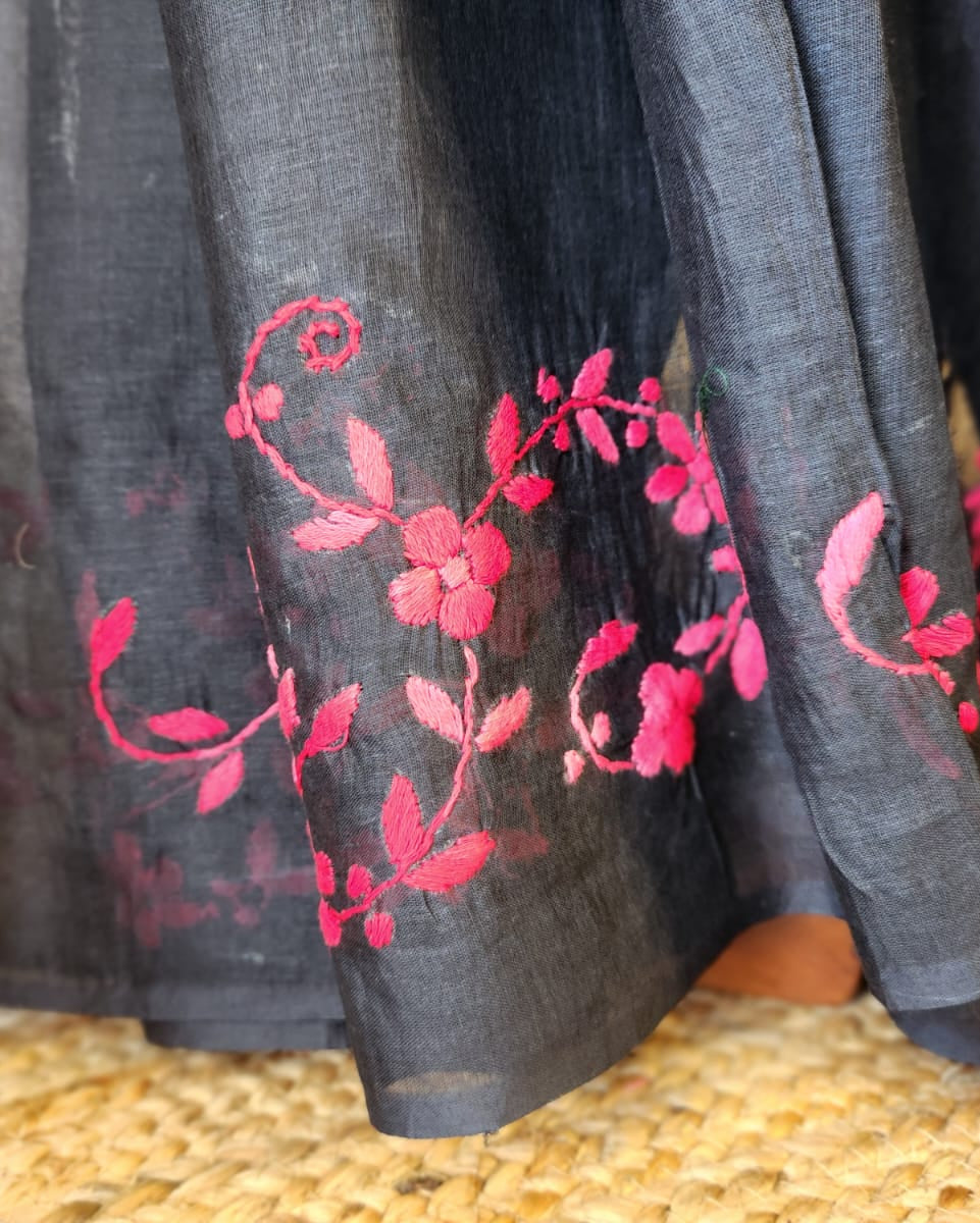 Handloom Saree from Bengal with hand-Embroidered Pure Cotton Saree