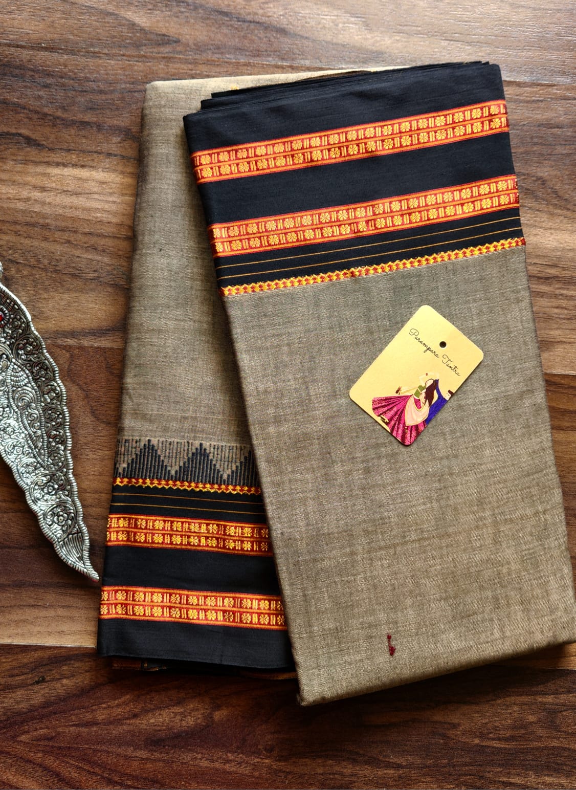 Narayanapet Cotton Handloom Sarees with blouse. Light weight easy to drape. Comfortable all day .