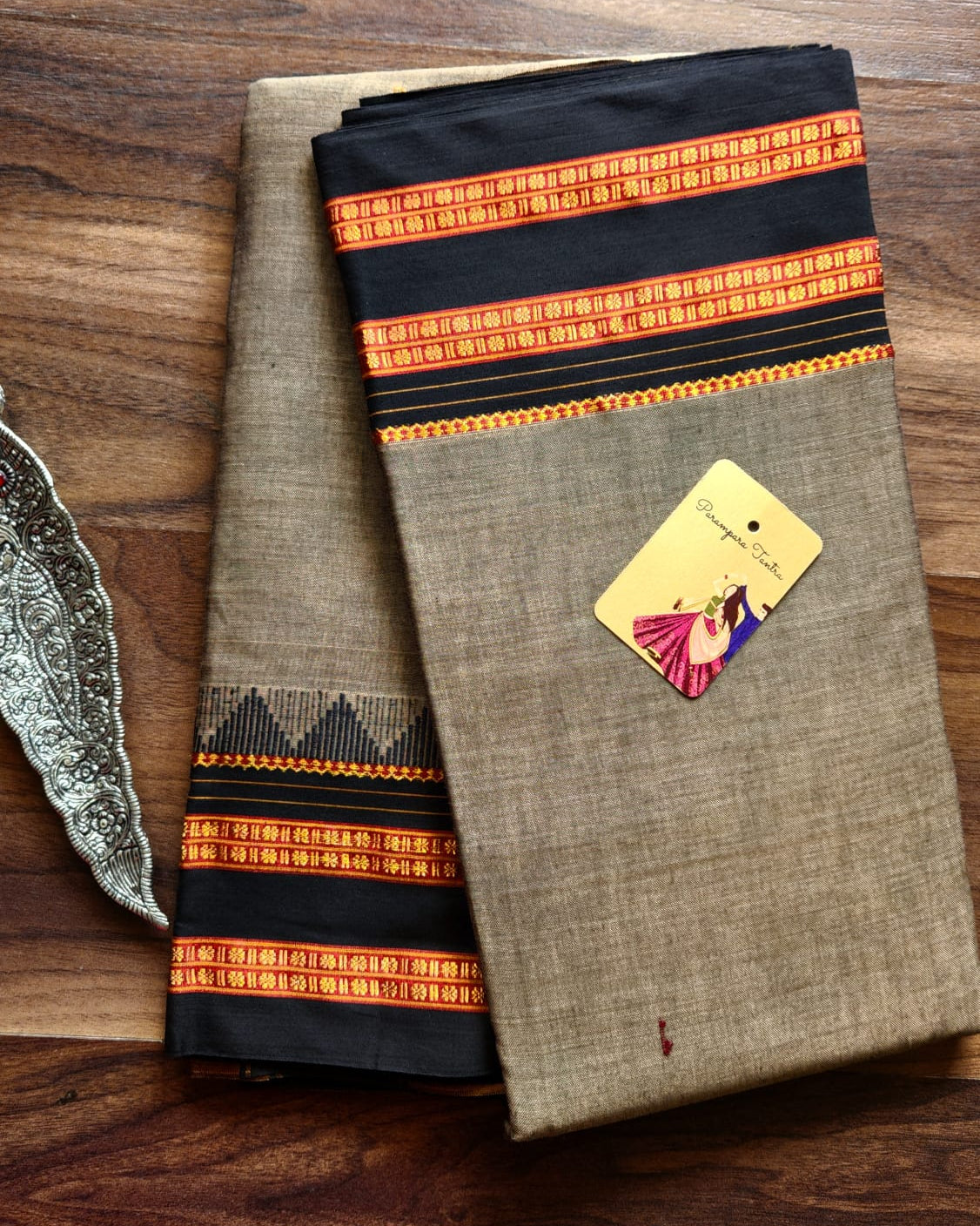 Narayanapet Cotton Handloom Sarees with blouse. Light weight easy to drape. Comfortable all day .