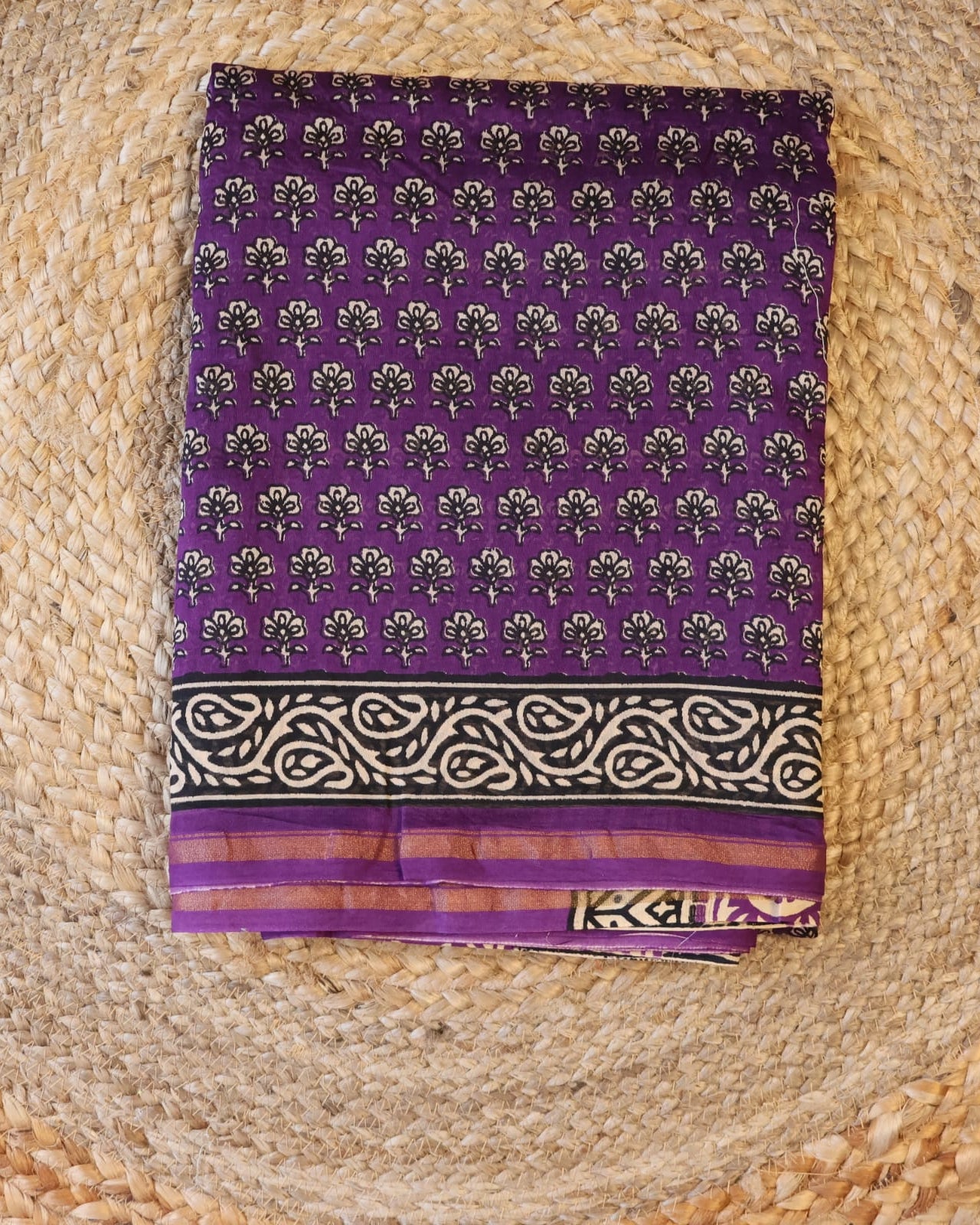 Chanderi Handloom Cotton Silk Saree with blouse – 20% Cotton 80% Silk. Lightweight Chanderi and comfortable, easy to drape . Comfortable all day .