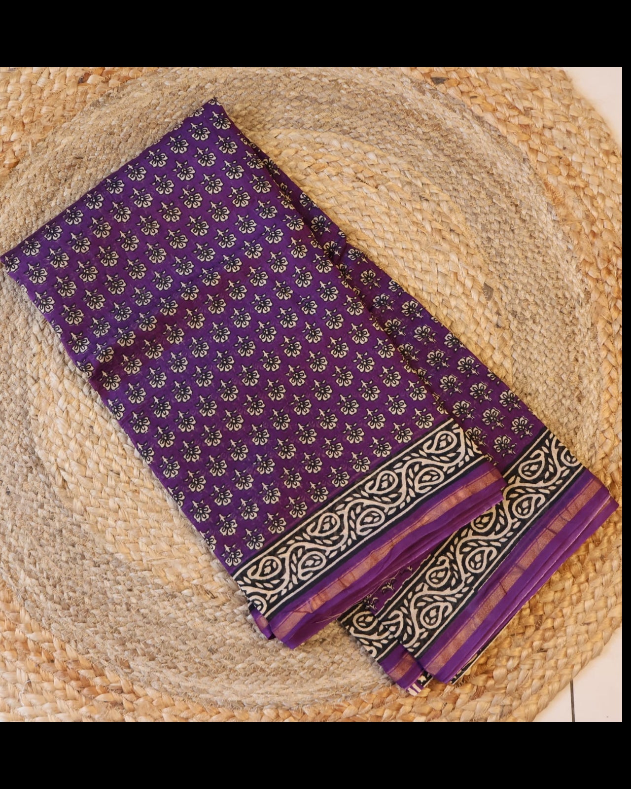 Chanderi Handloom Cotton Silk Saree with blouse – 20% Cotton 80% Silk. Lightweight Chanderi and comfortable, easy to drape . Comfortable all day .