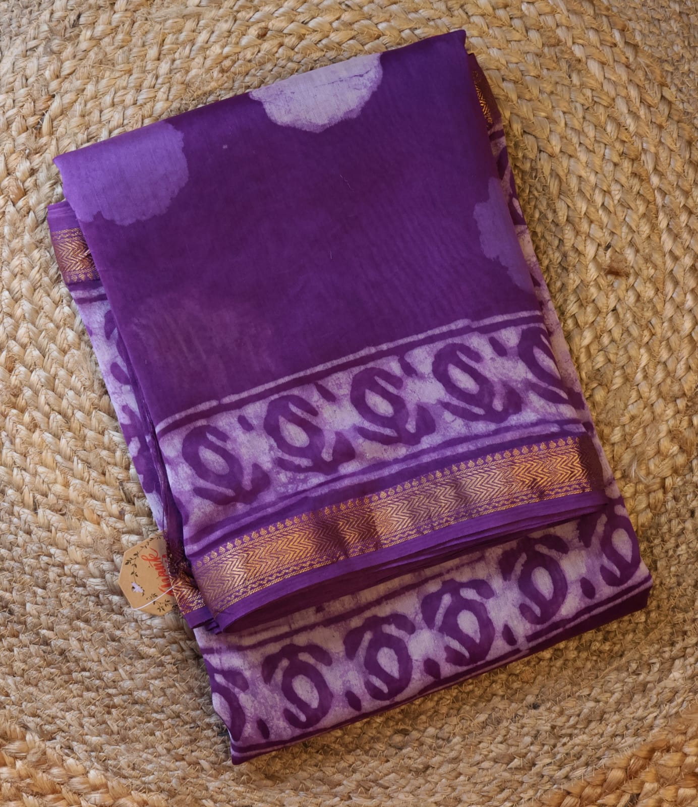 Maheshwari Handloom Cotton Silk Saree with blouse – Cotton 20% Silk 80%Lightweight and comfortable, easy to drape . Comfortable all day .