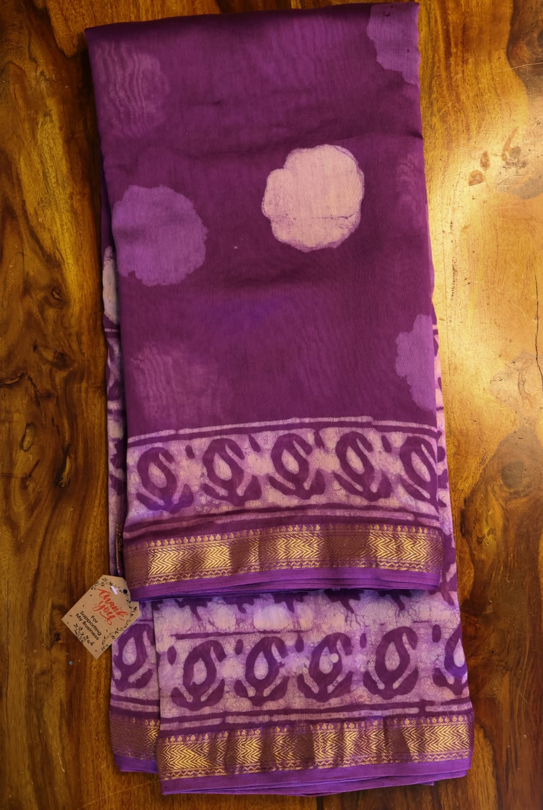 Maheshwari Handloom Cotton Silk Saree with blouse – Cotton 20% Silk 80%Lightweight and comfortable, easy to drape . Comfortable all day .