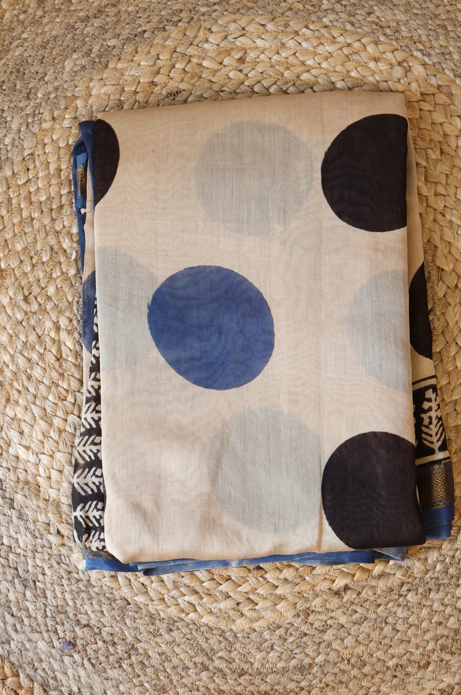 Maheshwari Handloom Silk Saree with blouse – 100% Pure Silk. Lightweight, easy to drape . Comfortable all day .