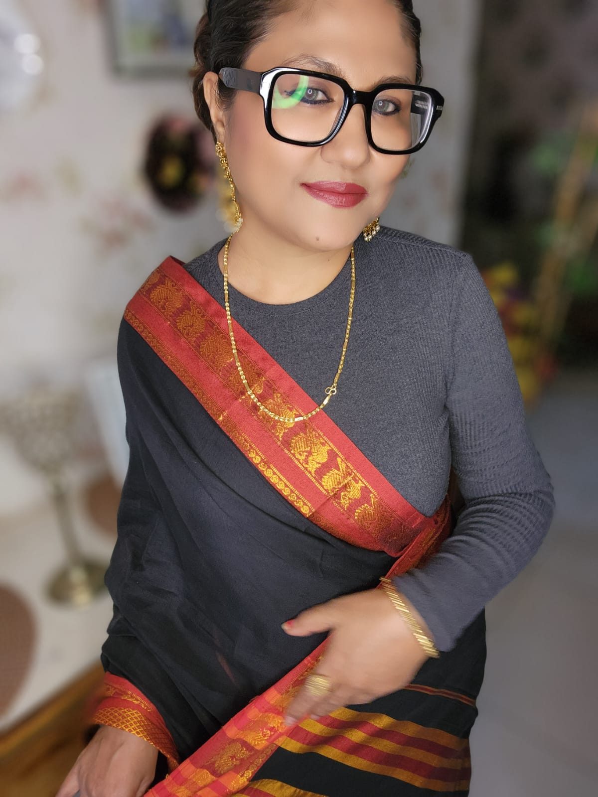 Narayanapet Cotton Handloom Sarees with blouse. Light weight easy to drape. Comfortable all day.