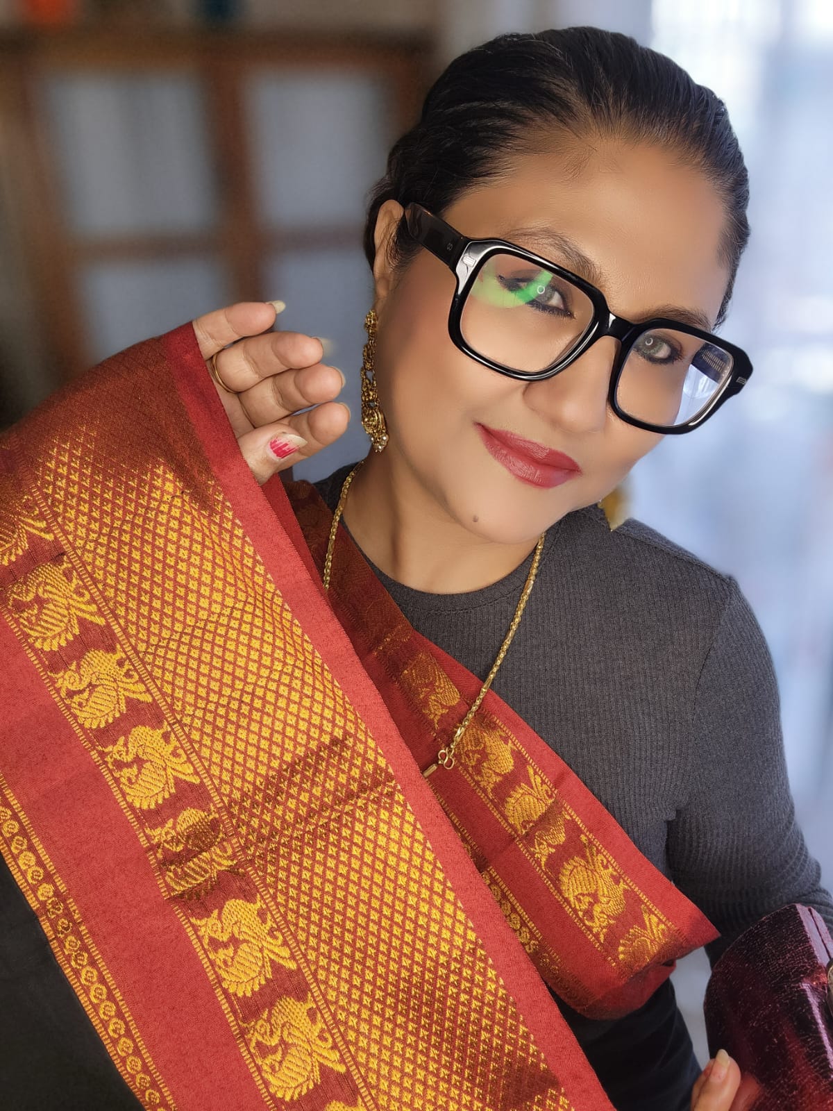 Narayanapet Cotton Handloom Sarees with blouse. Light weight easy to drape. Comfortable all day.