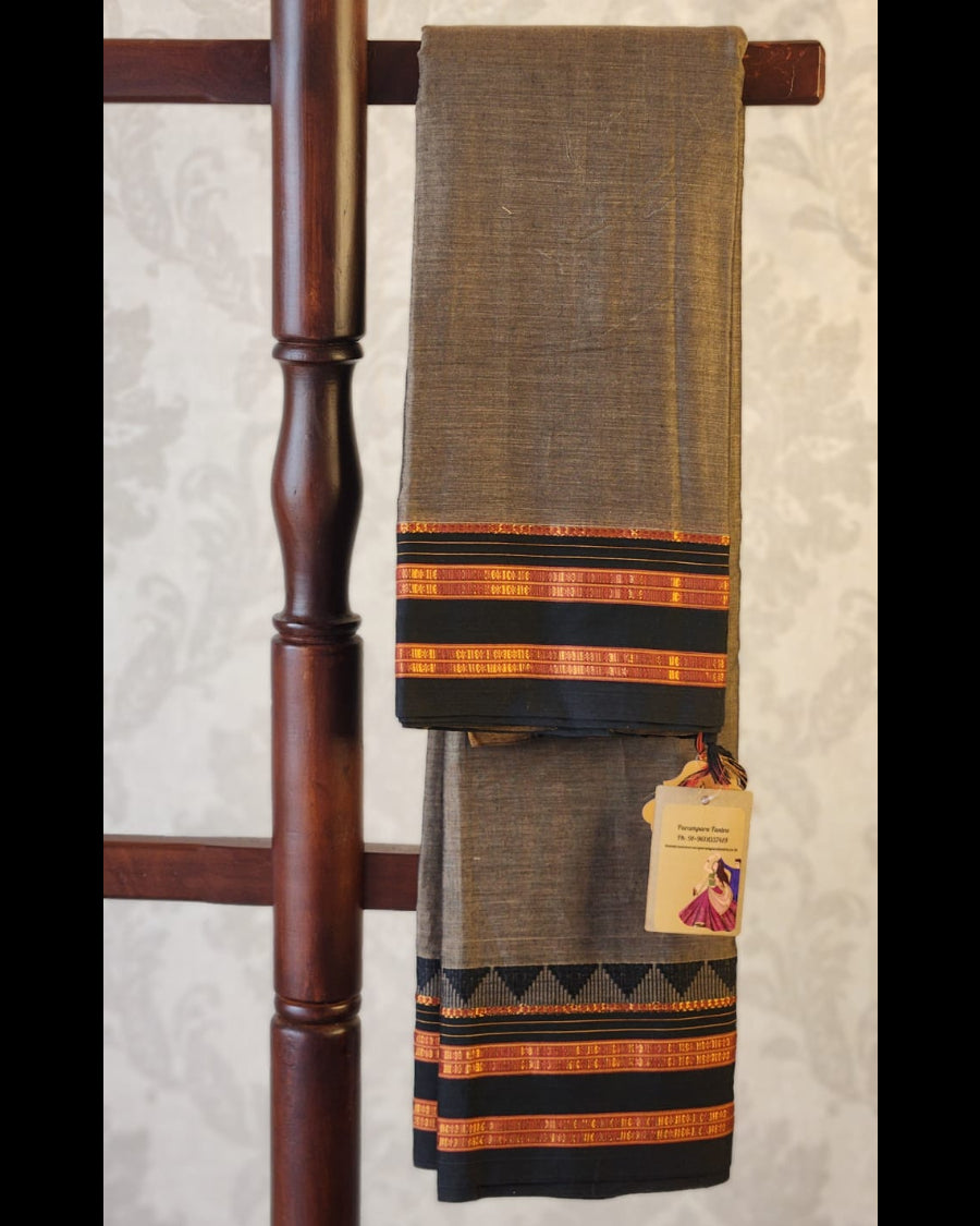 Narayanapet Cotton Handloom Sarees with blouse. Light weight easy to drape. Comfortable all day .