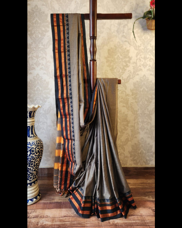 Narayanapet Cotton Handloom Sarees with blouse. Light weight easy to drape. Comfortable all day .