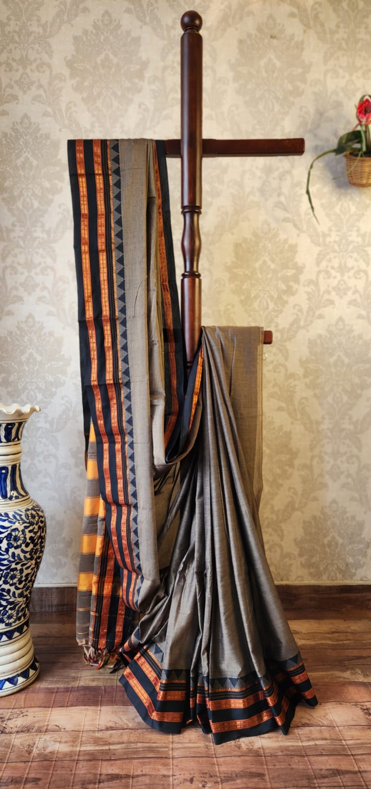 Narayanapet Cotton Handloom Sarees with blouse. Light weight easy to drape. Comfortable all day .