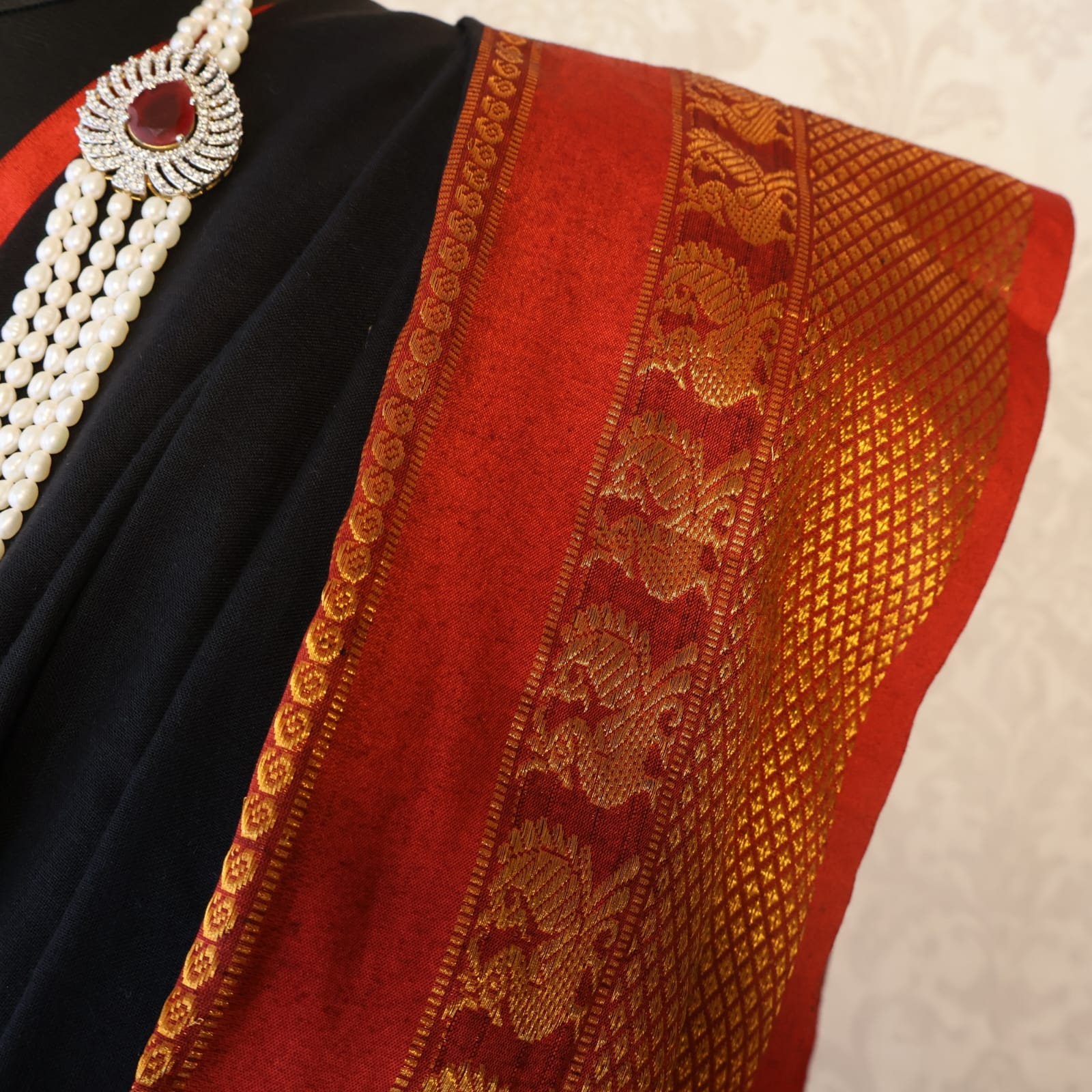 Narayanapet Cotton Handloom Sarees with blouse. Light weight easy to drape. Comfortable all day.