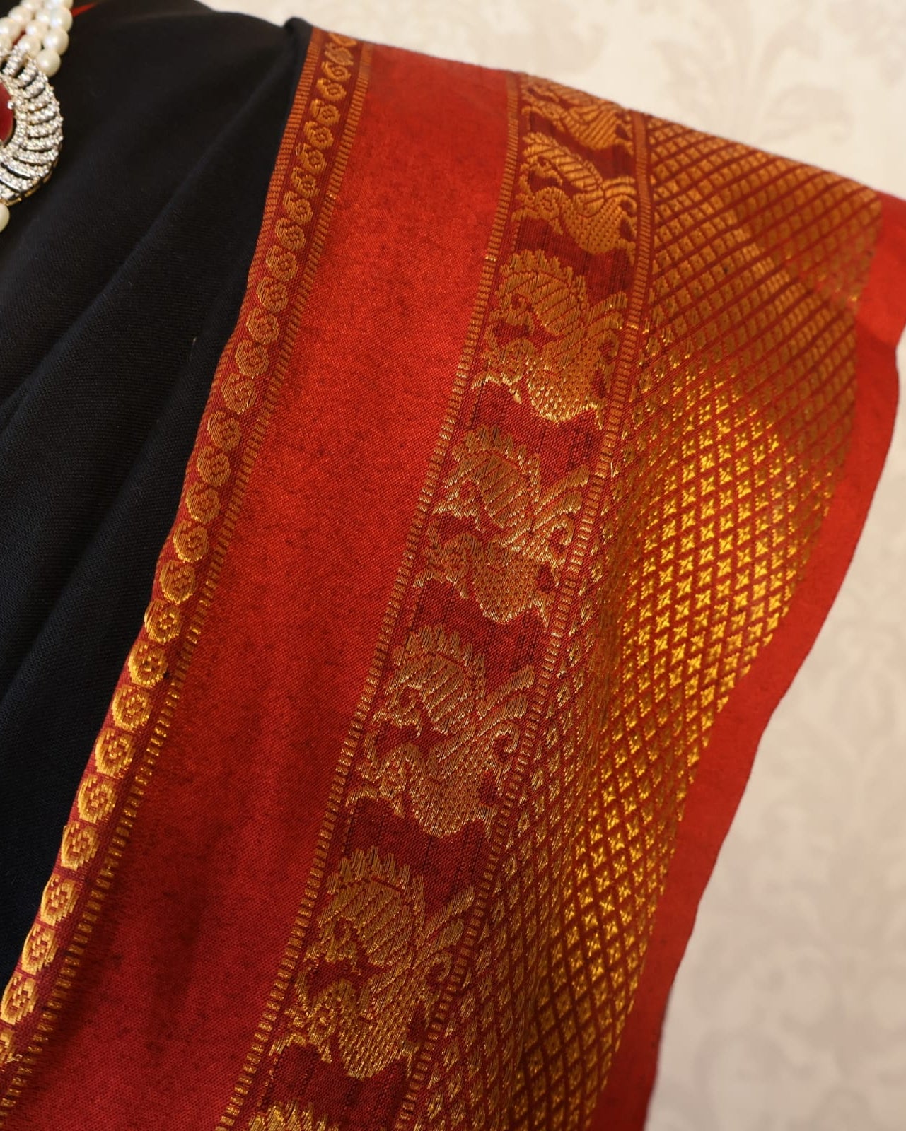 Narayanapet Cotton Handloom Sarees with blouse. Light weight easy to drape. Comfortable all day.
