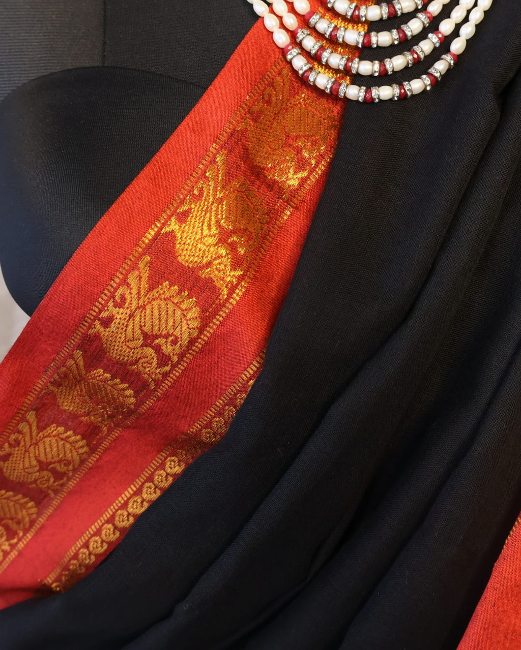 Narayanapet Cotton Handloom Sarees with blouse. Light weight easy to drape. Comfortable all day.