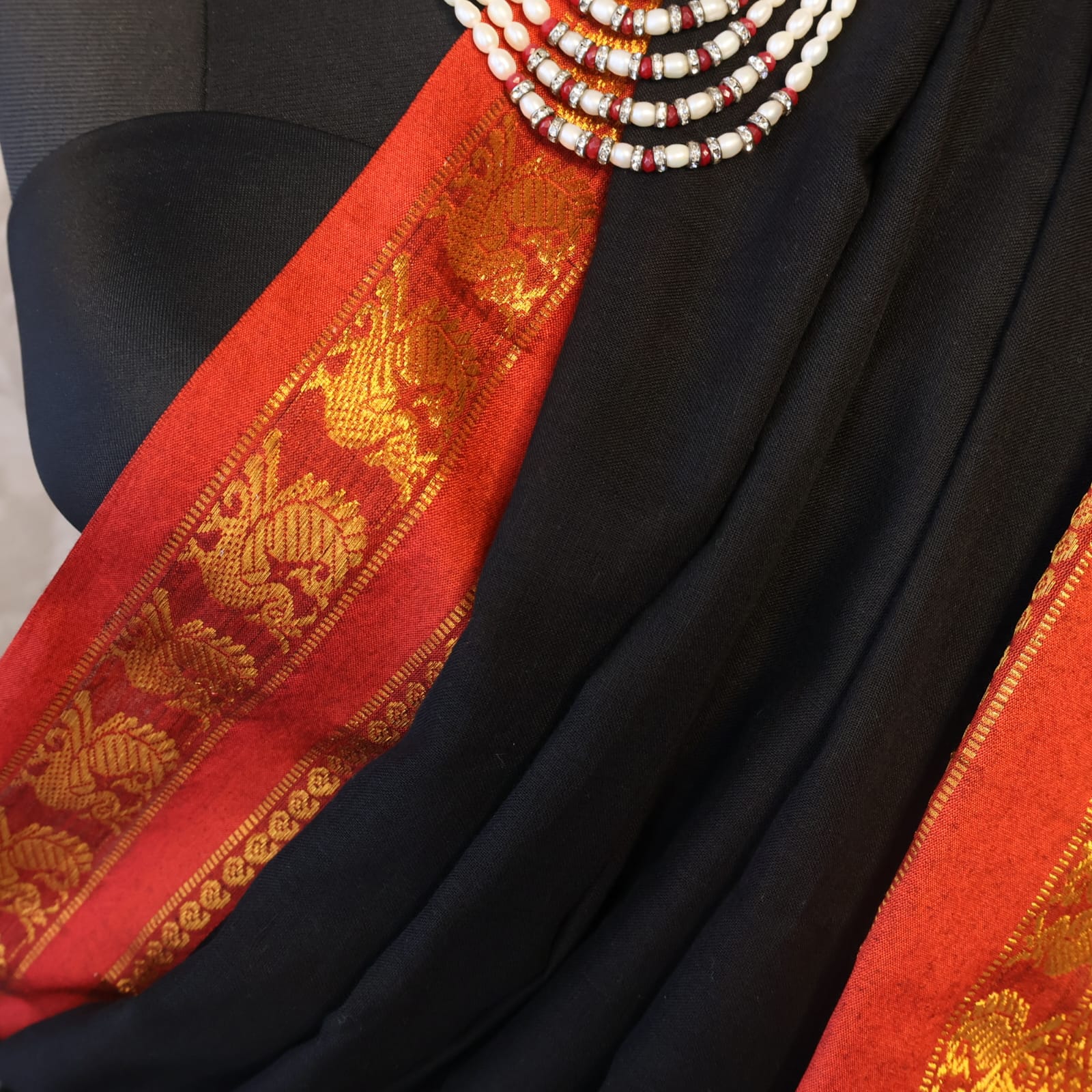 Narayanapet Cotton Handloom Sarees with blouse. Light weight easy to drape. Comfortable all day.