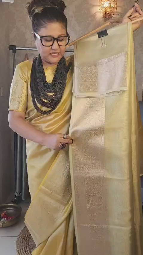 Banarasi Organza Saree with Zari with blouse: Easy to drape and comfortable to wear.
