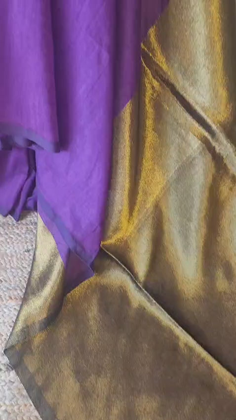 Cotton Handwoven Saree with with Zari Pallu and Tassels . Light weight easy to drape. Comfortable all day.